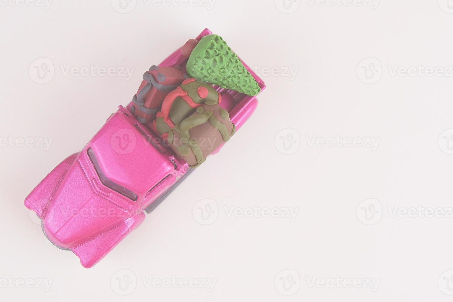 flache Lage eines kleinen lila Pickup-Automobils. foto