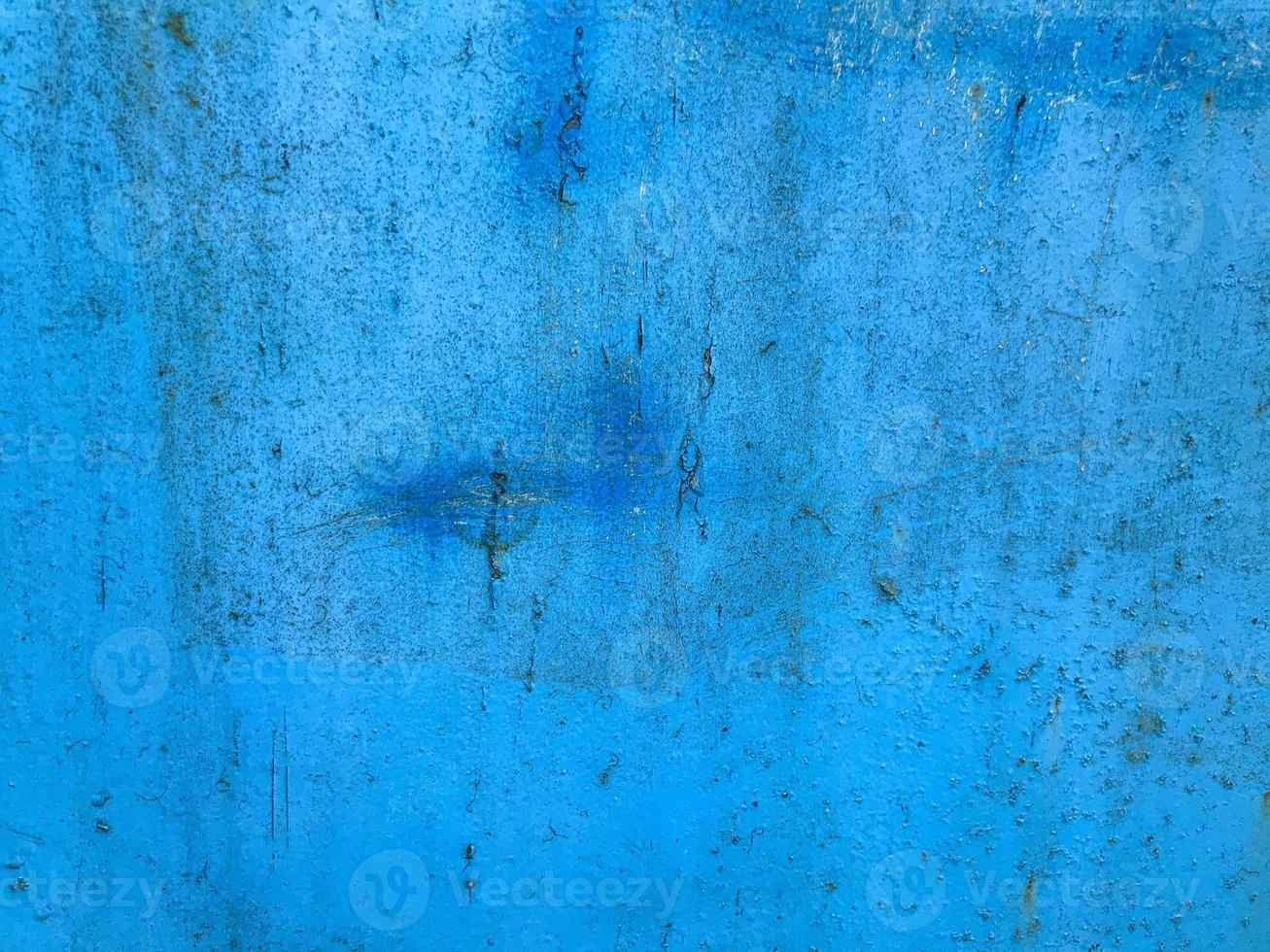 Textur, blaue Farbe. Rost, Beschädigungen am Blech. Hausabdeckung, Bänke. blau lackierte Metalloberfläche. Schrammen eines Blechs, Schnitte. stilvolles Oberflächendesign foto