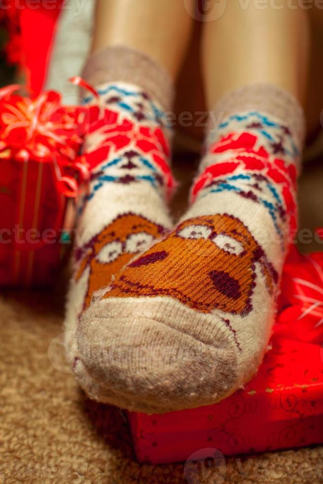 Makro weibliche Socken mit lustigem Bild darauf foto