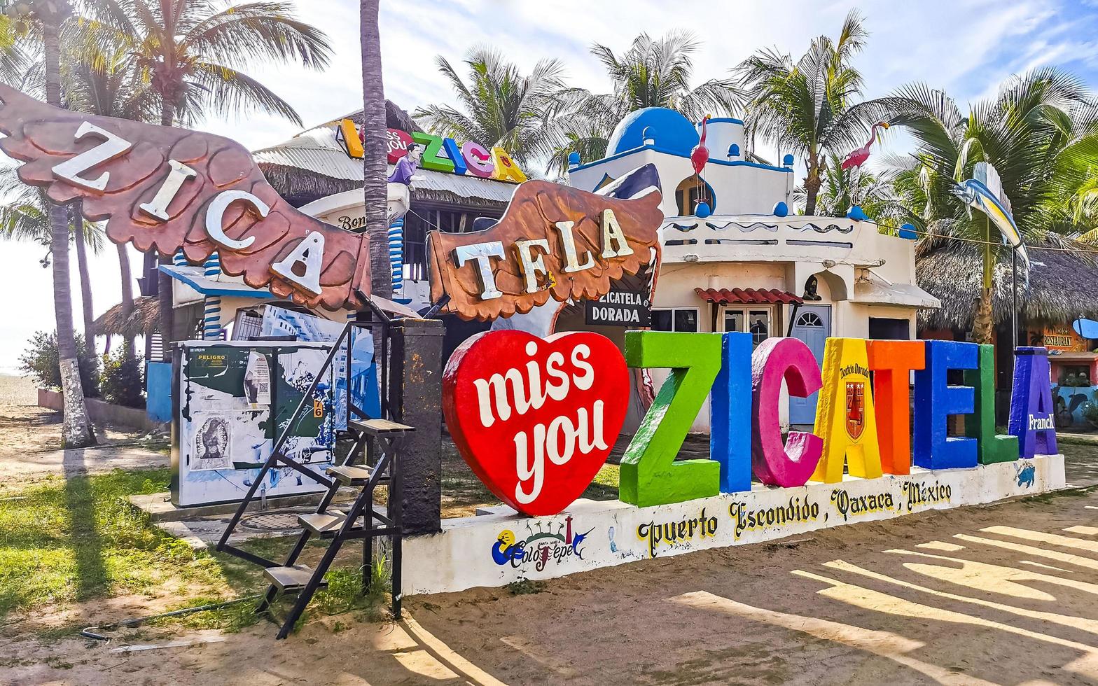 puerto escondido mexiko oaxaca mexikanisch 2022 bunte zicatela puerto escondido schriftzeichen symbol am strand mexiko. foto