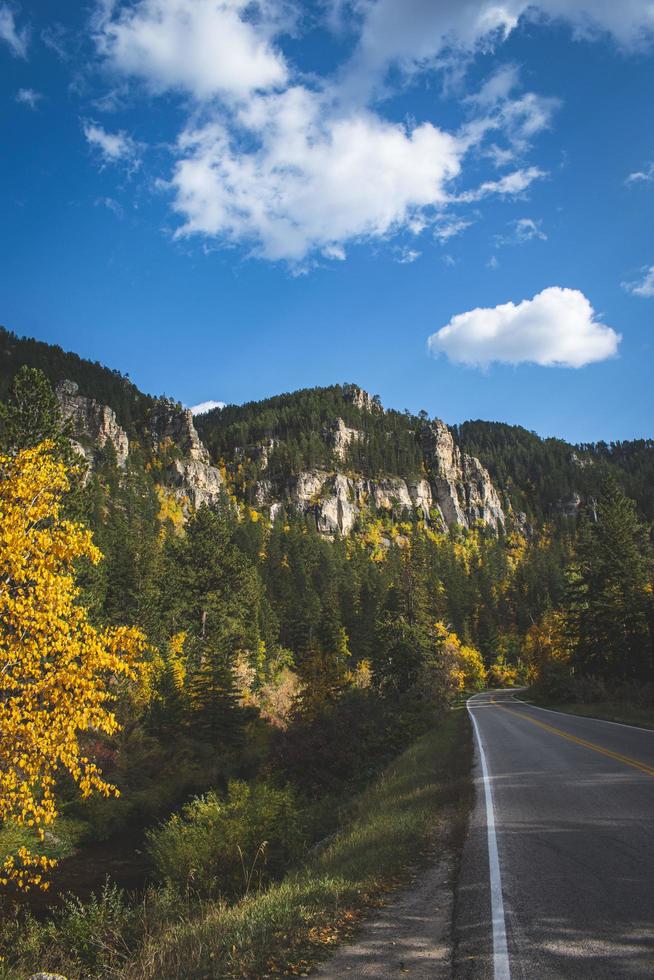 Straße in der Nähe der Berge foto