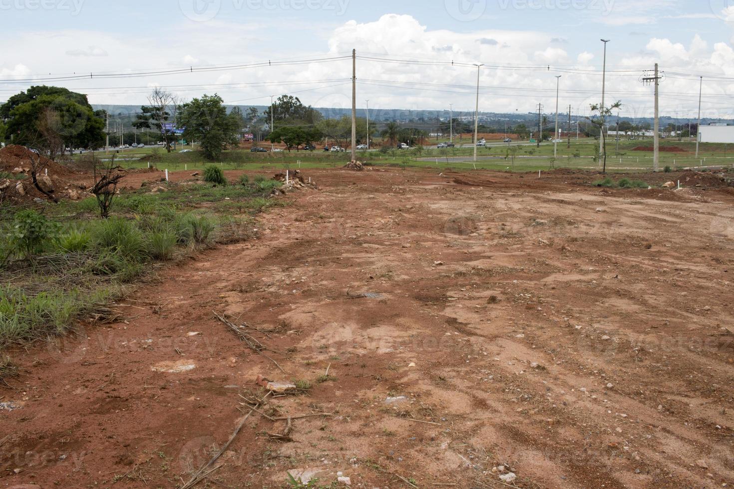 Land wird für den Bau einer neuen Straße im nordwestlichen Teil von Brasilia, Brasilien, bekannt als Noroeste, geräumt foto