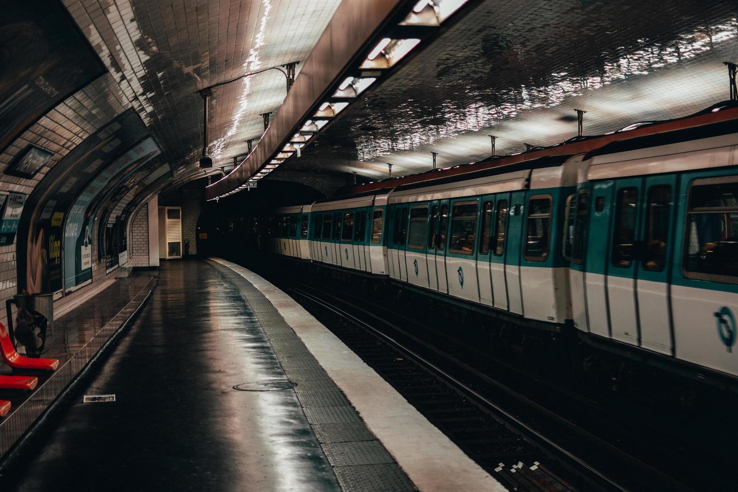 U-Bahnstation in Paris foto