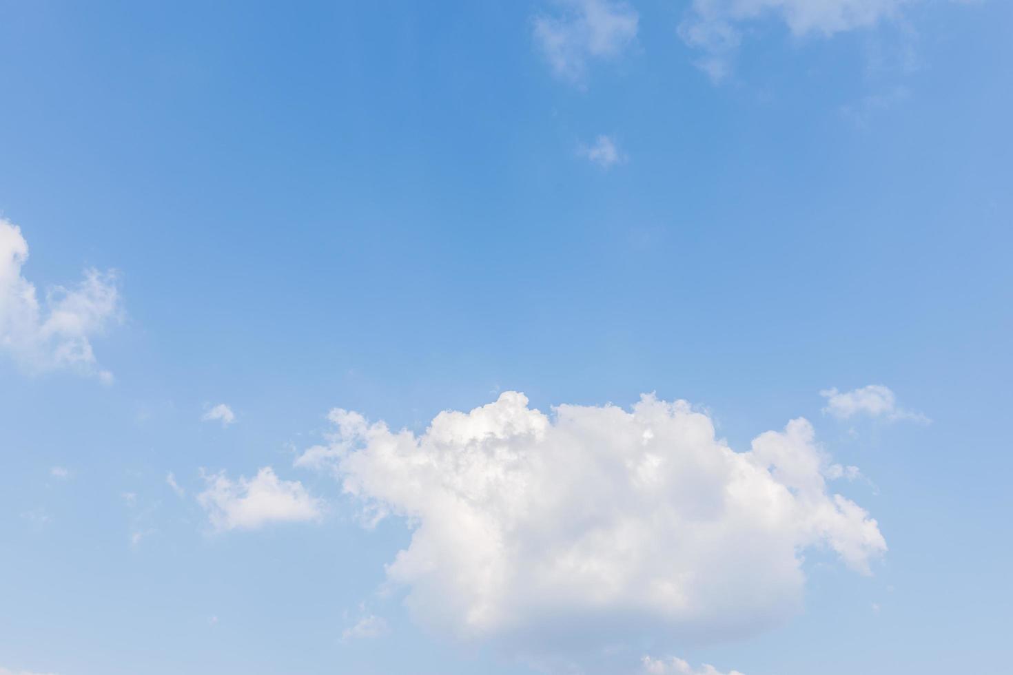 blaue Wolken und Himmel foto