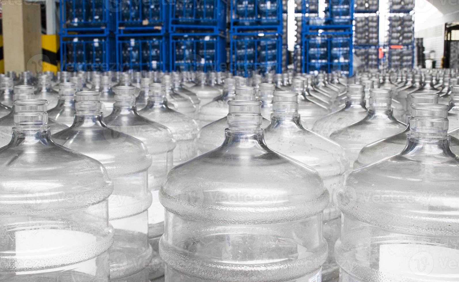 Muster einer 19-Liter-Gallonen-Plastikwasserflasche foto