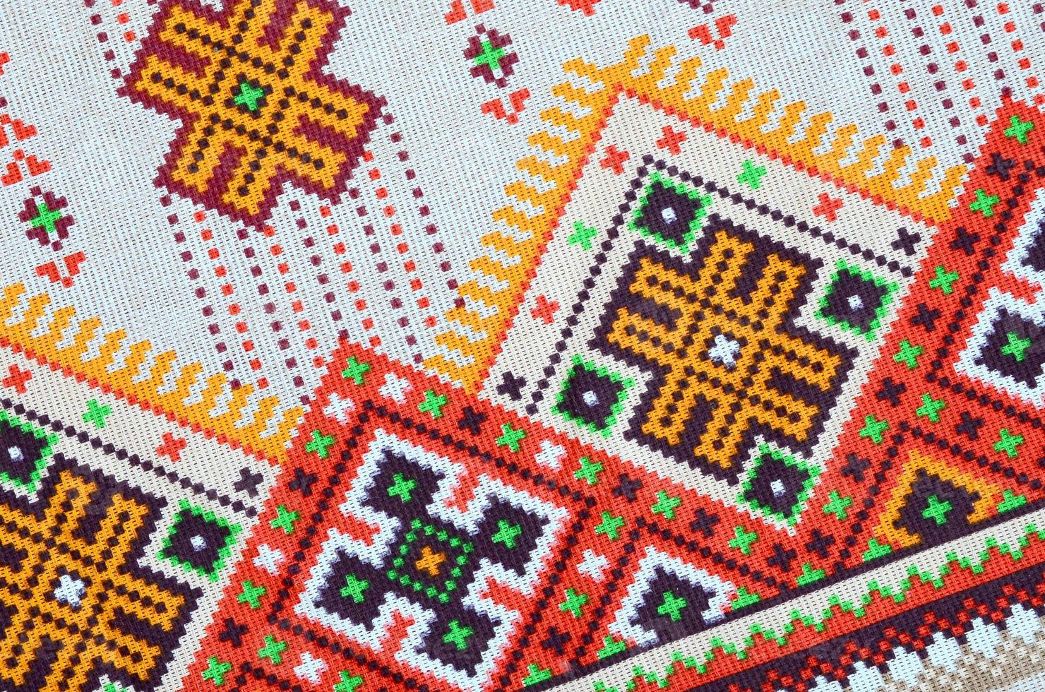 traditionelle ukrainische volkskunst gestricktes stickmuster auf textilgewebe foto