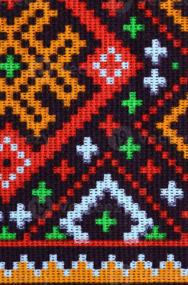 traditionelle ukrainische volkskunst gestricktes stickmuster auf textilgewebe foto