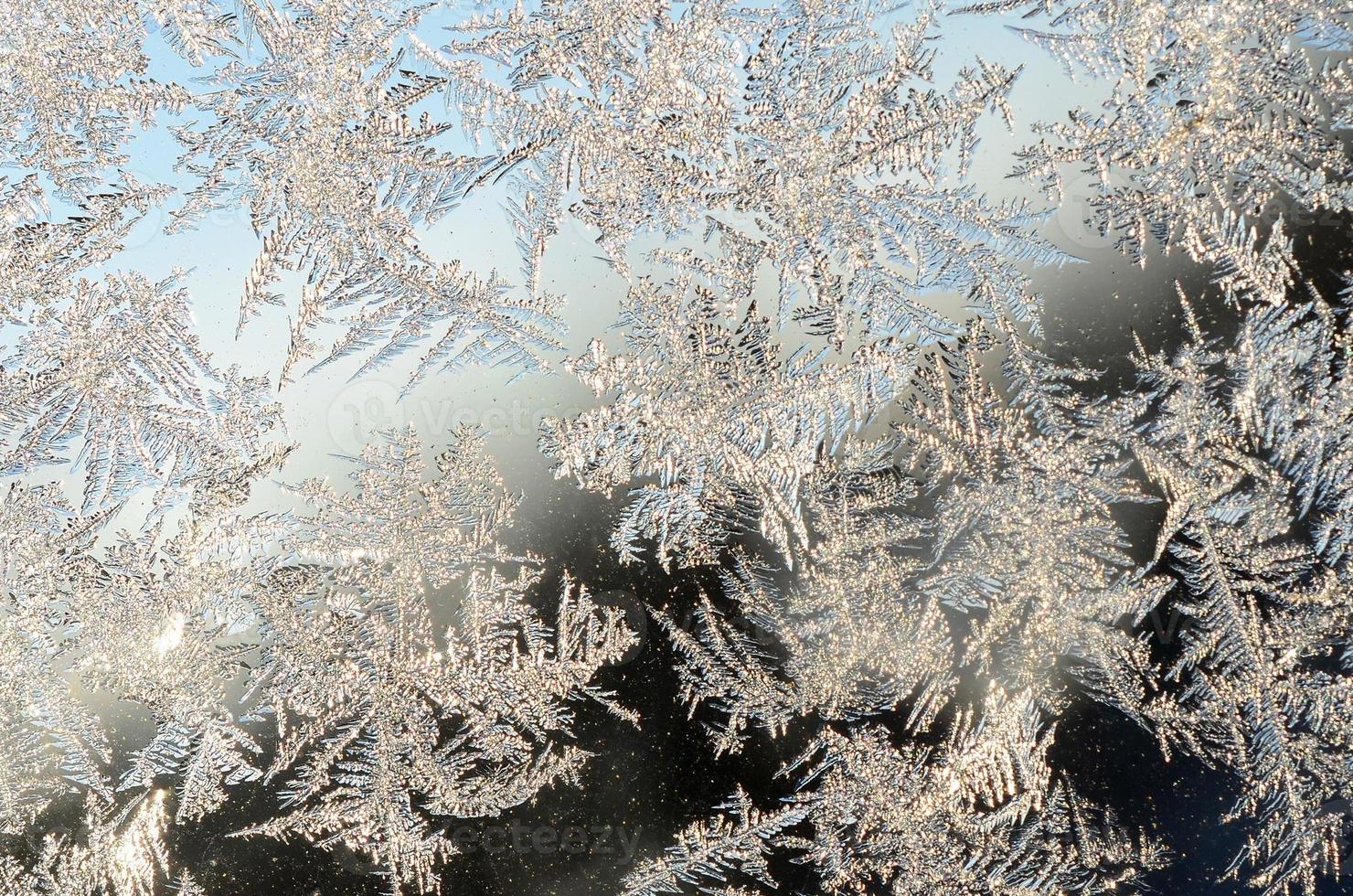 Schneeflocken Frost Raureif Makro auf Fensterglasscheibe foto