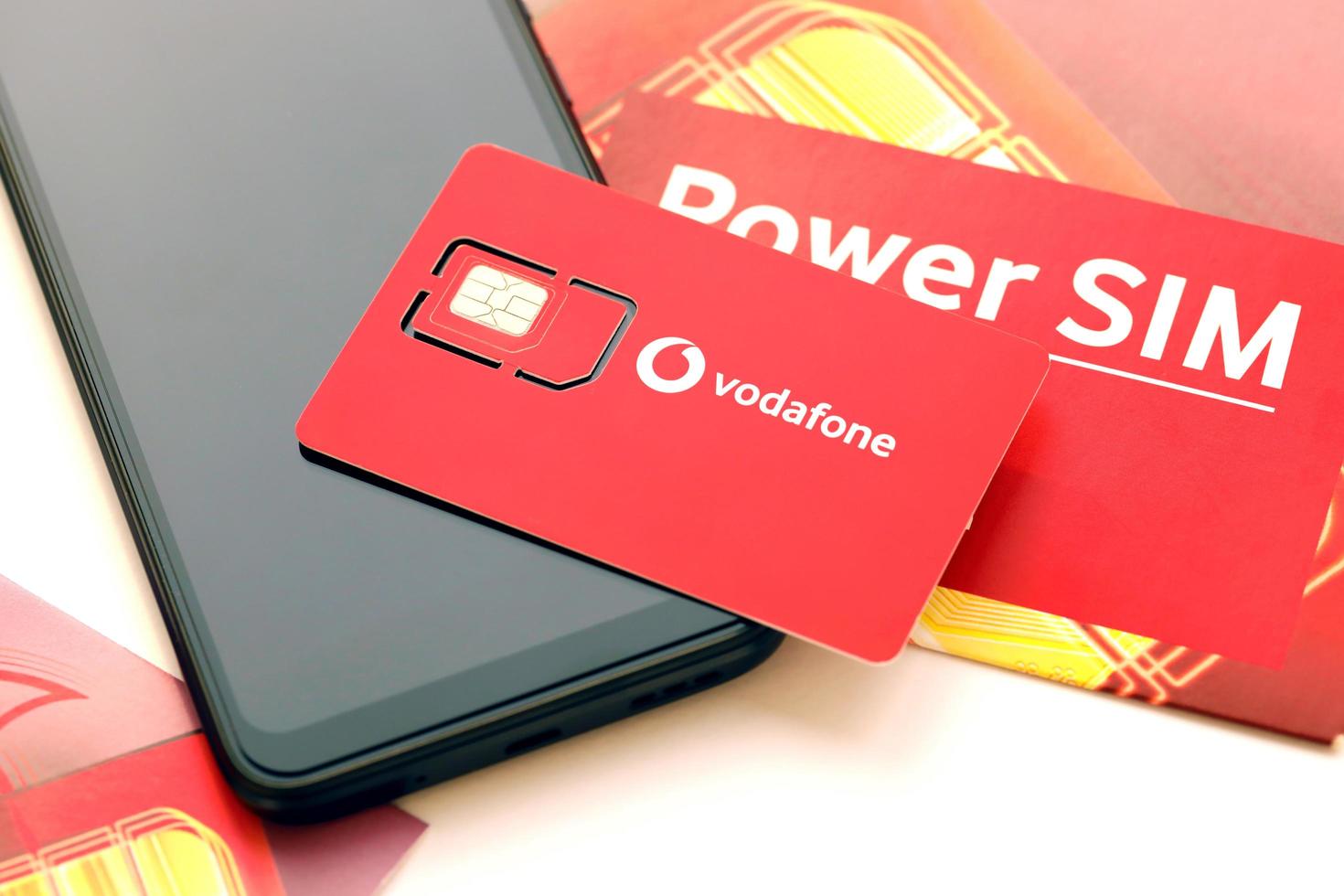 ternopil, ukraine - 5. juli 2022 vodafone power sim mobile card von vodafone group plc - britisches multinationales telekommunikationsunternehmen, das netze in 22 ländern betreibt foto