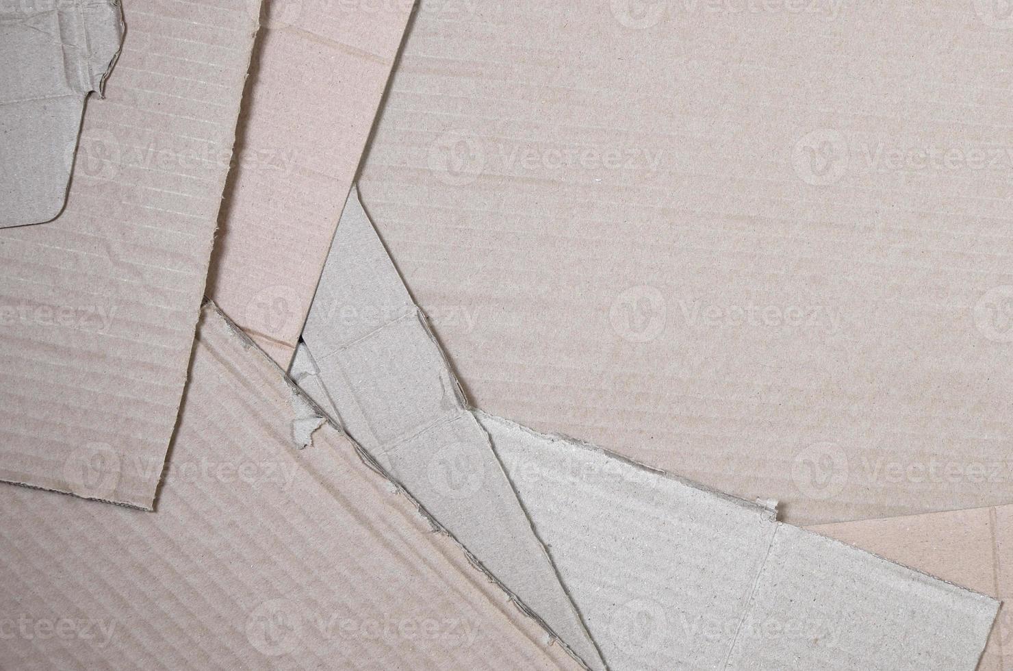 Hintergrundbild mit viel beigem Kartonpapier, aus dem Kartons für den Transport von Haushaltsgeräten und Postpaketen hergestellt werden. Karton Textur foto