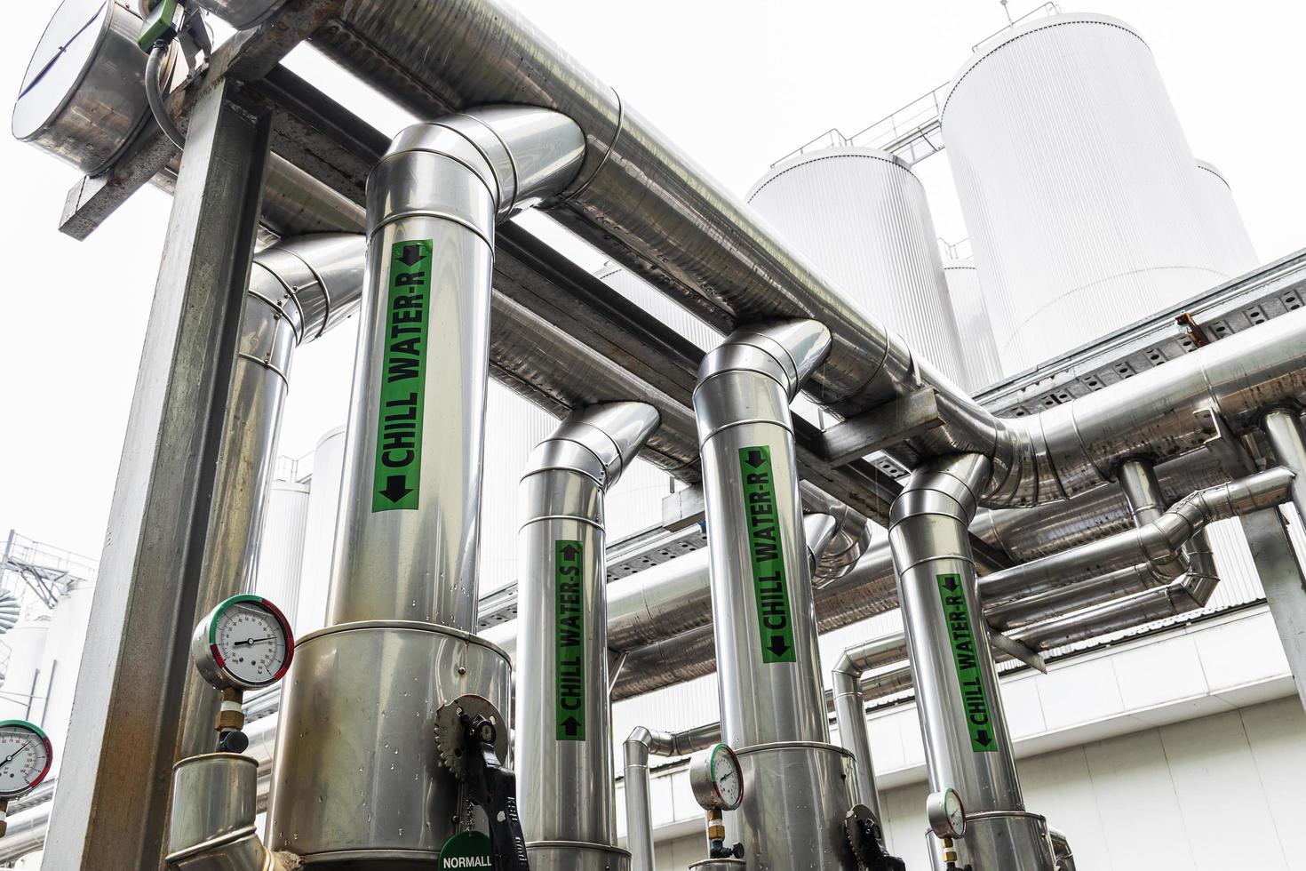 Rohrleitungssystem zur Einspeisung von Kaltwasser in den Produktionsprozess. foto