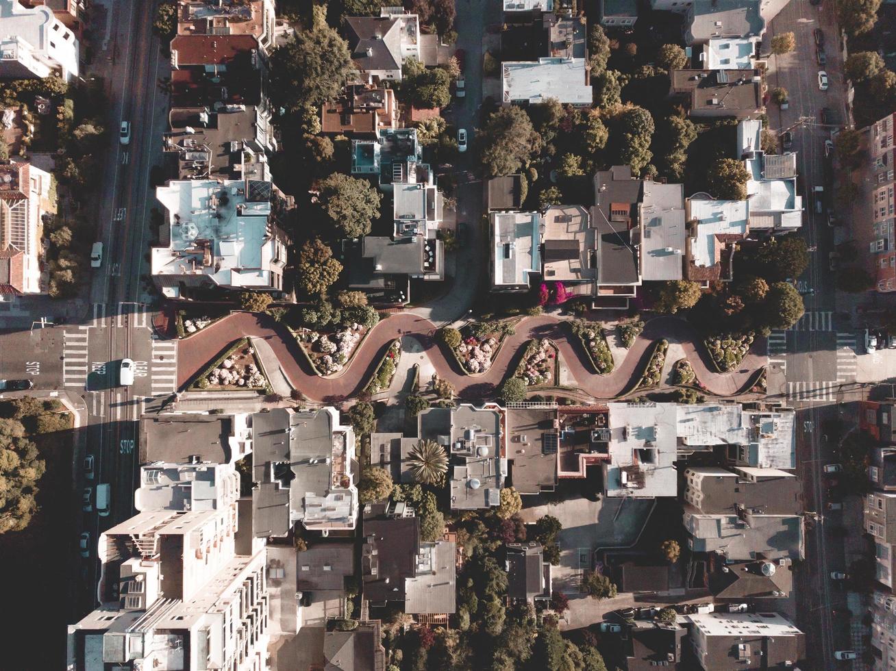 San Francisco, ca. 2018 - Luftaufnahme der berühmten lombardischen Straße foto