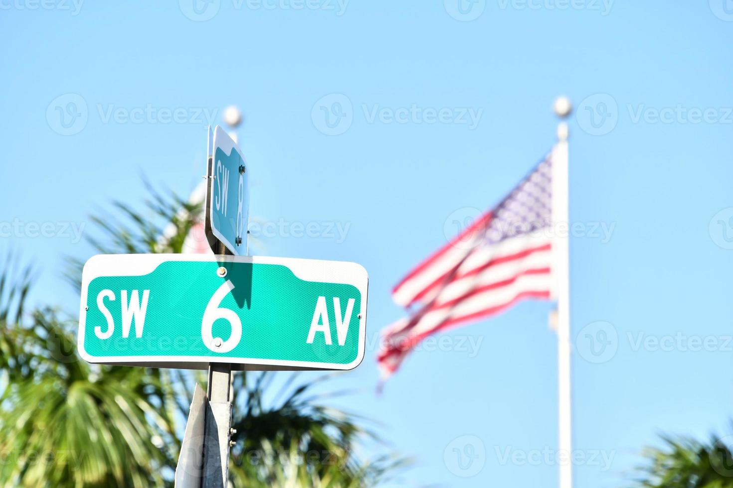 sechstes Straßenschild foto