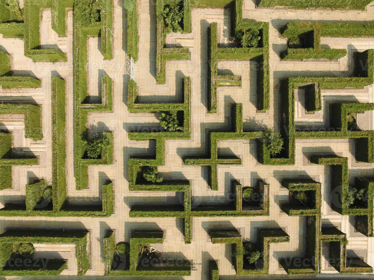 eine luftaufnahme des grünen labyrinths der geheime raum in ratchaburi, thailand foto