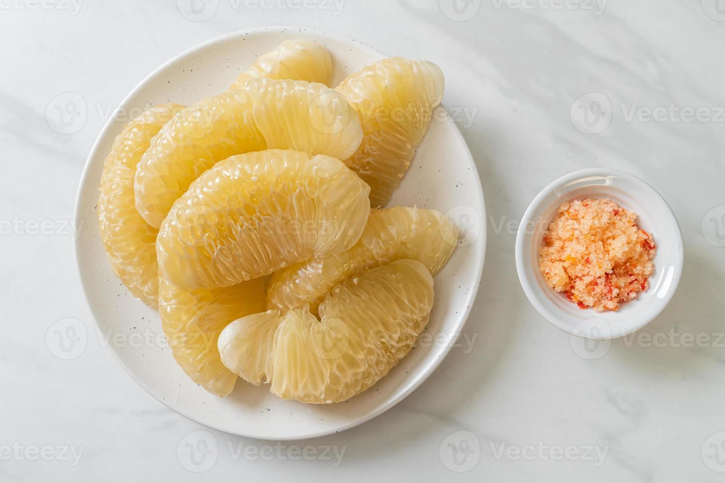 frisch geschälte Pomelo, Grapefruit oder Shaddock foto