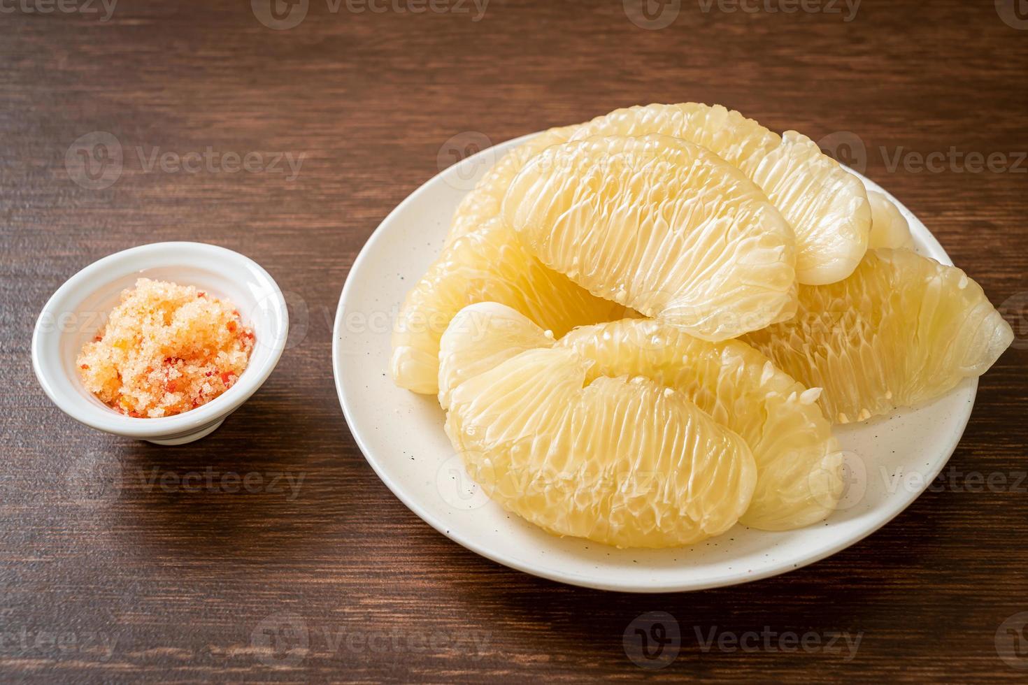 frisch geschälte Pomelo, Grapefruit oder Shaddock foto