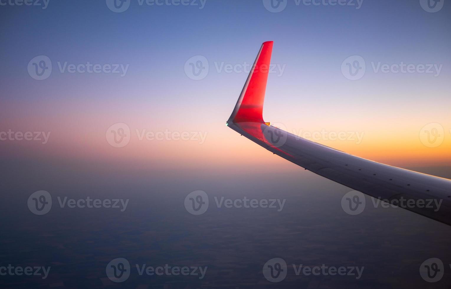 schöner Sonnenuntergang, Blick in den Himmel von oben. foto