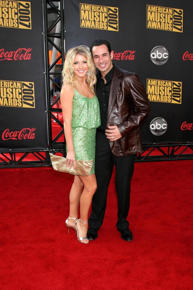 julianne hough und tanzpartner helio castroneves american music awards 2007 nokia theater los angeles, ca. 18. november 2007 2007 foto