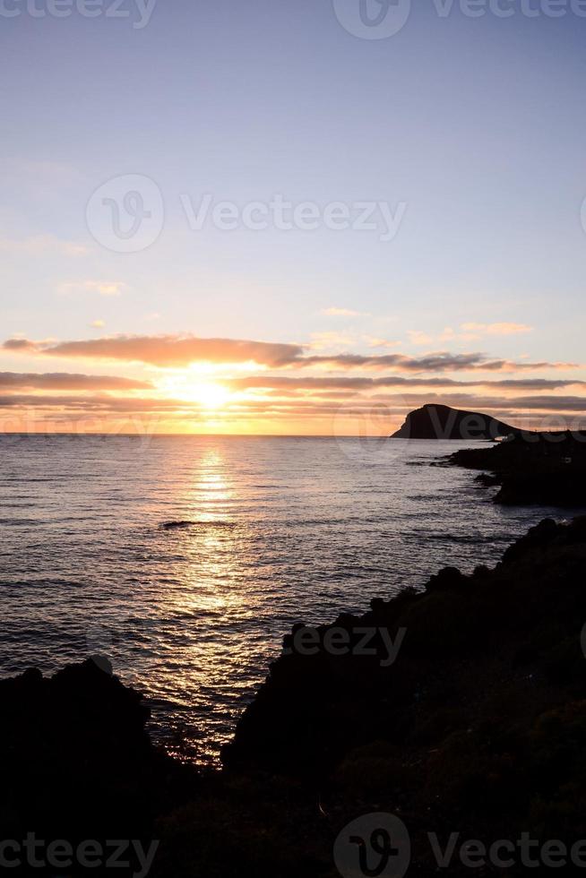 Sonnenuntergang über dem Ozean foto