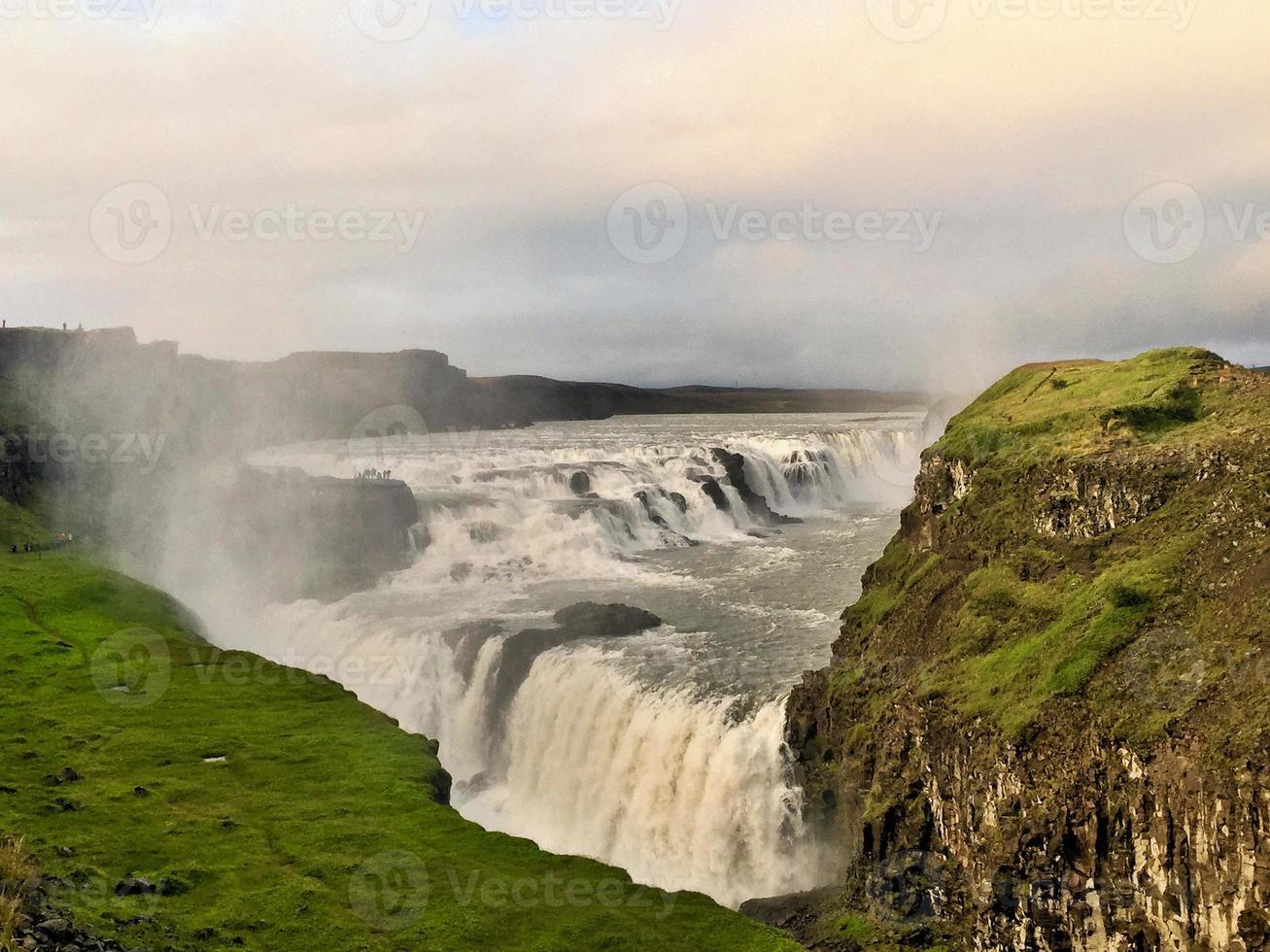 ein blick auf den gulfoss-wasserfall in island foto