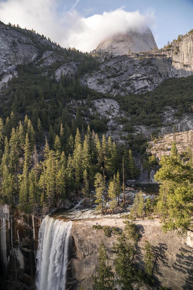 tagsüber wunderschöner Nationalpark im Yosemite Valley foto