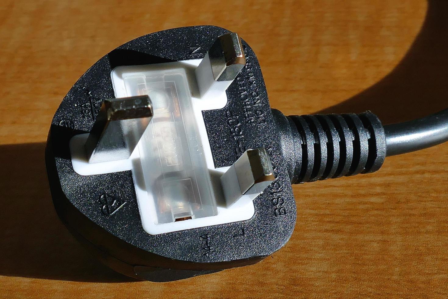 dreipoliger elektrischer Stecker foto