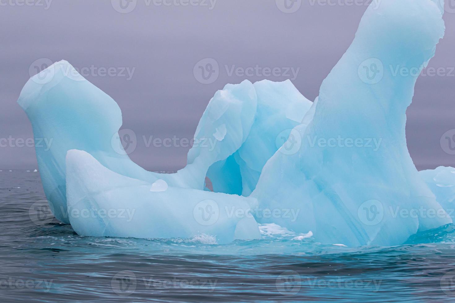 Meereis, Eisberg in der Arktis foto