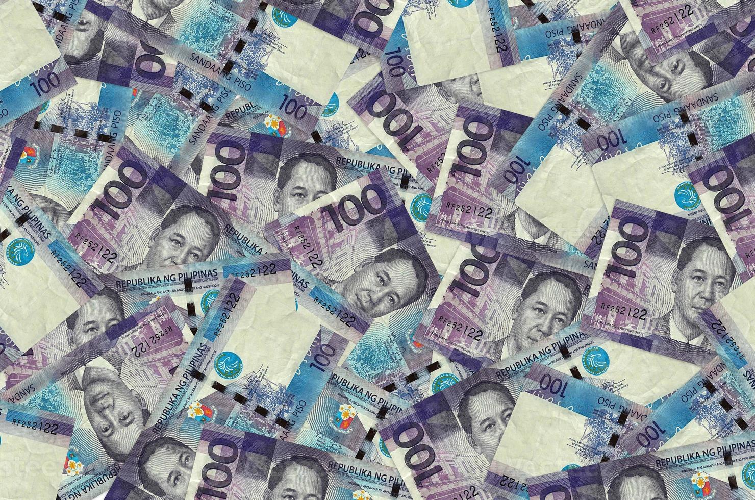 100 philippinische Piso-Scheine liegen in einem großen Stapel. konzeptioneller hintergrund des reichen lebens foto