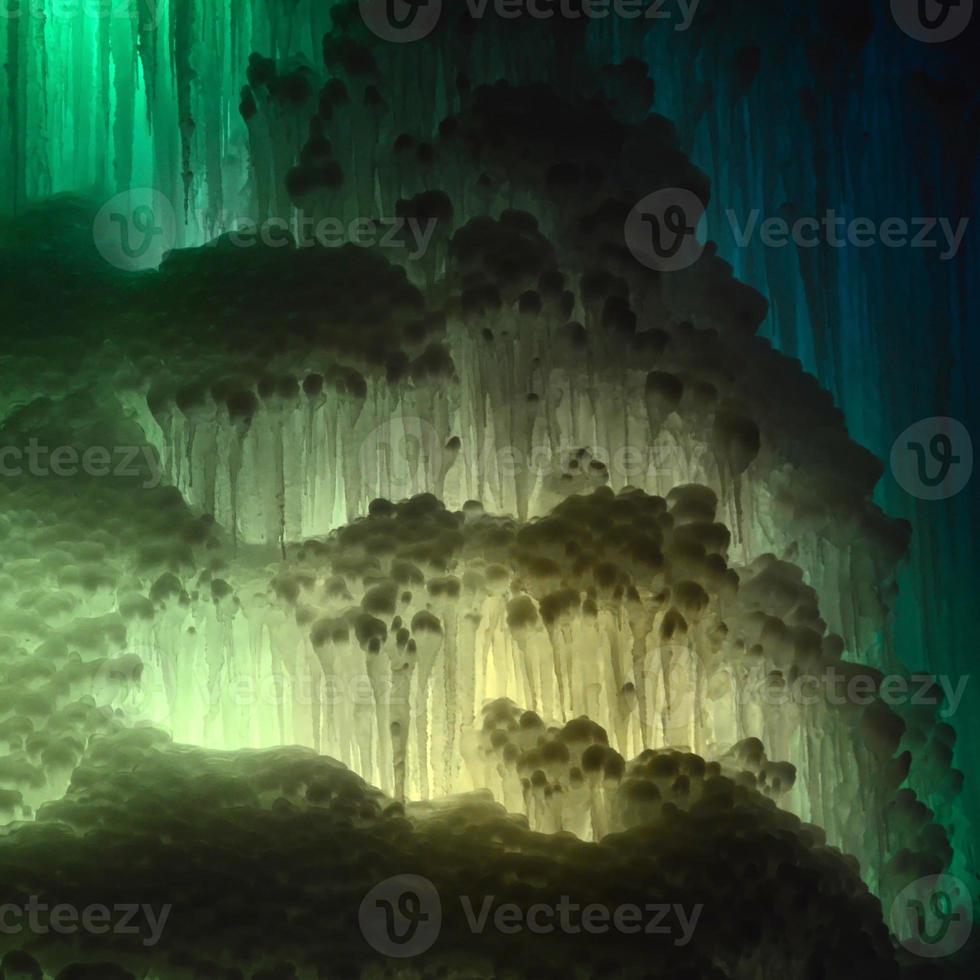 große eisblöcke gefrorener wasserfall oder höhlenhintergrund foto