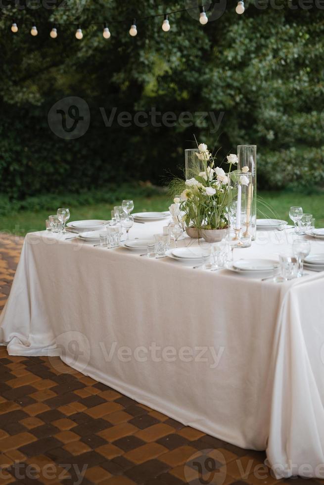 Bankettsaal für Hochzeiten, Bankettsaal mit stimmungsvollem Dekor foto