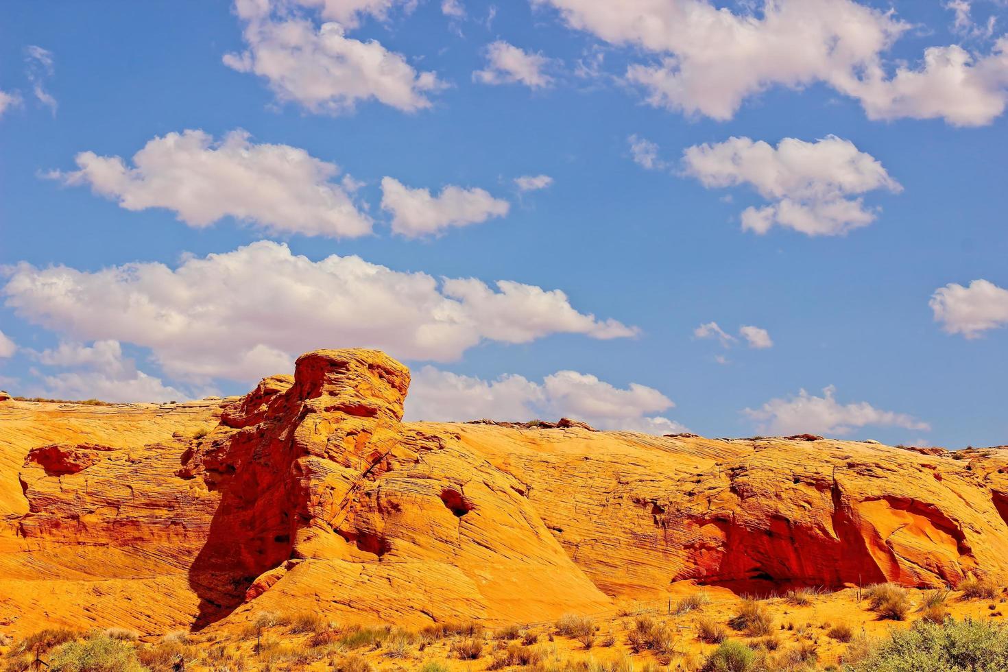 Felsformation in der hohen Wüste von Arizona foto