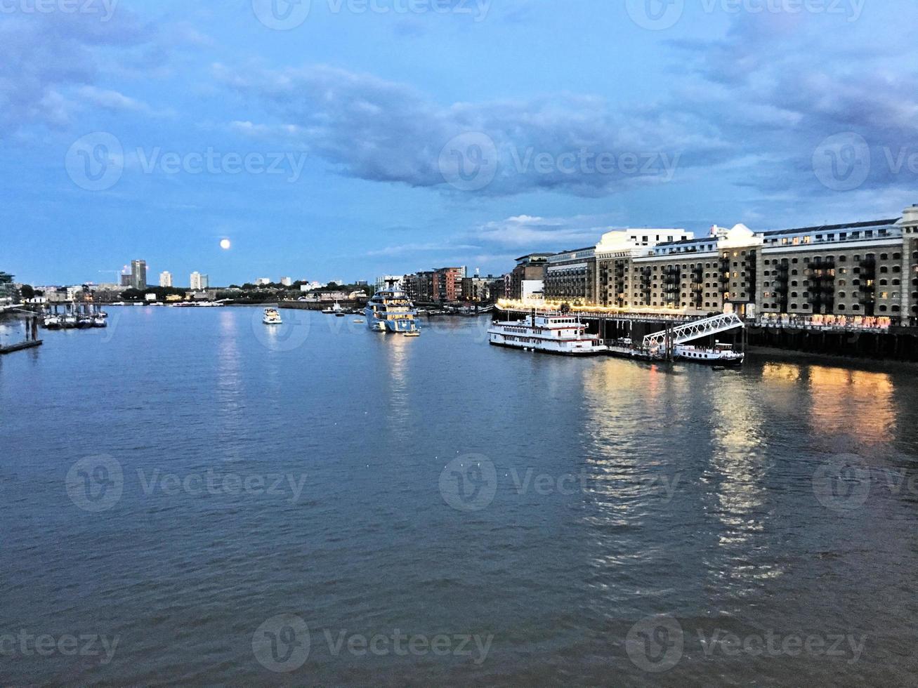 ein blick auf die themse in der nähe von westminster foto