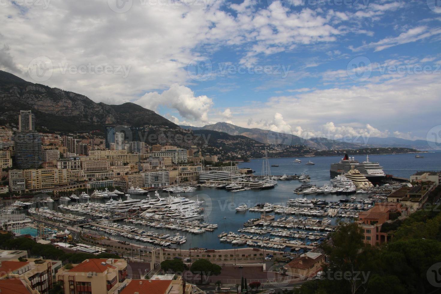 ein blick auf den hafen von monaco in frankreich foto