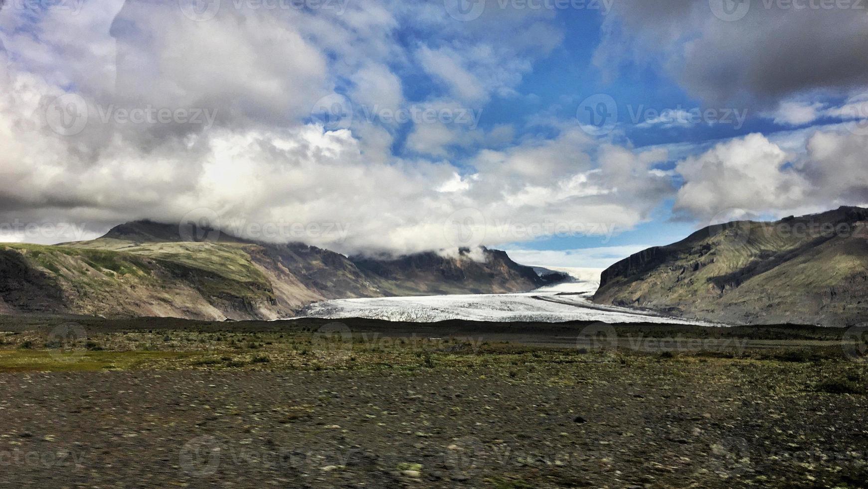 ein blick auf die isländische landschaft im süden des landes foto