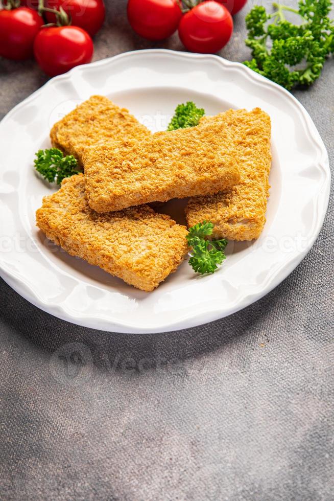 Fischstäbchen, frittierte Meeresfrüchte, köstlicher Snack, gesunde Mahlzeit, Snack auf dem Tisch, Kopienraum, Lebensmittelhintergrund foto