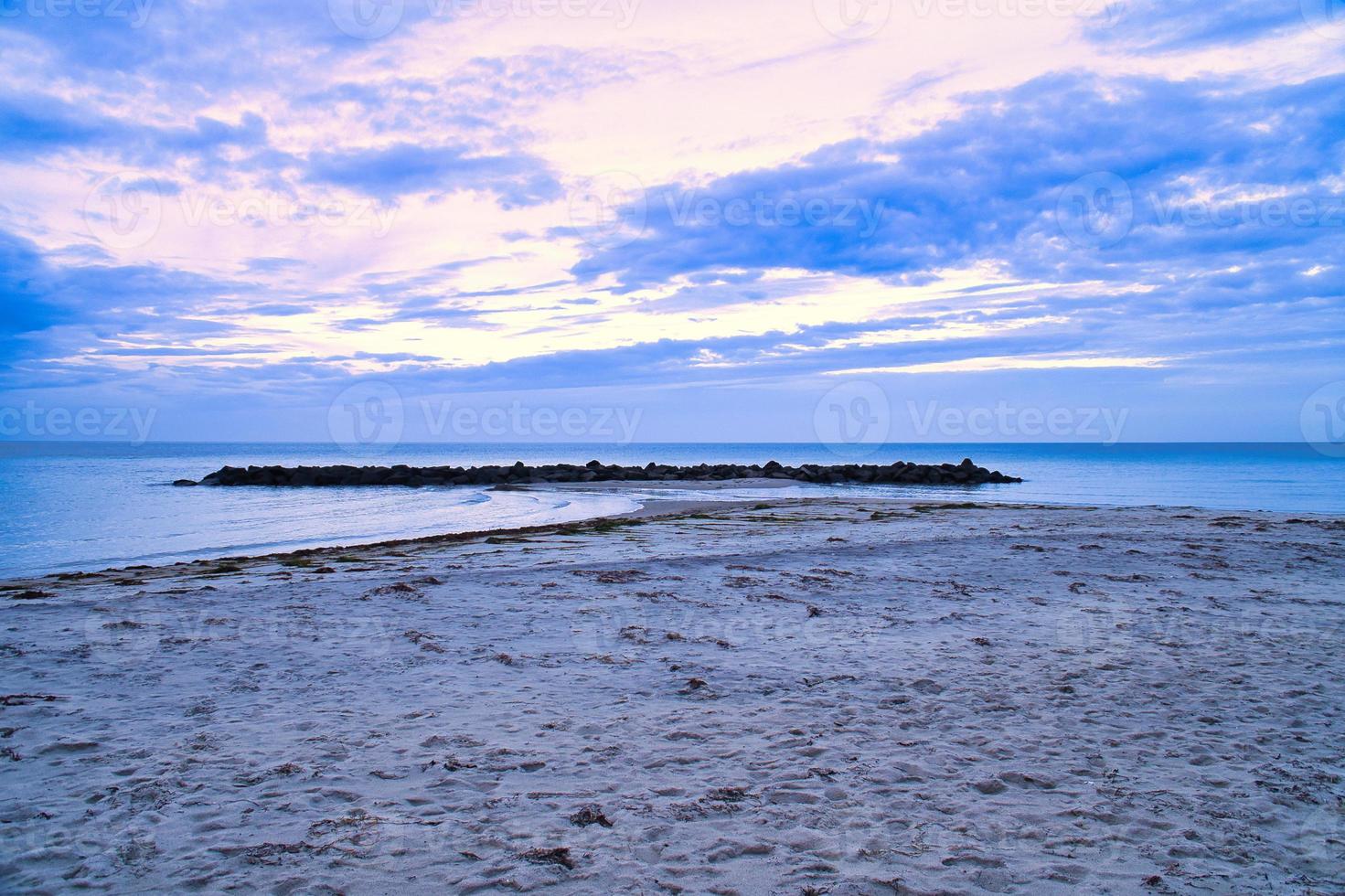 hundested, dänemark auf der klippe mit blick auf das meer. Ostseeküste, Wiese foto