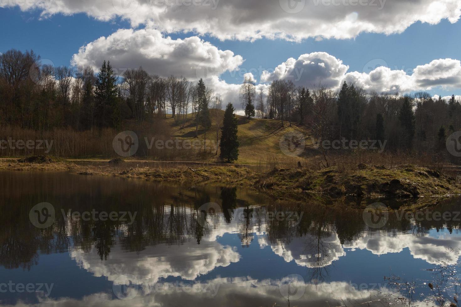 Frühlingslandschaften mit Wolken foto