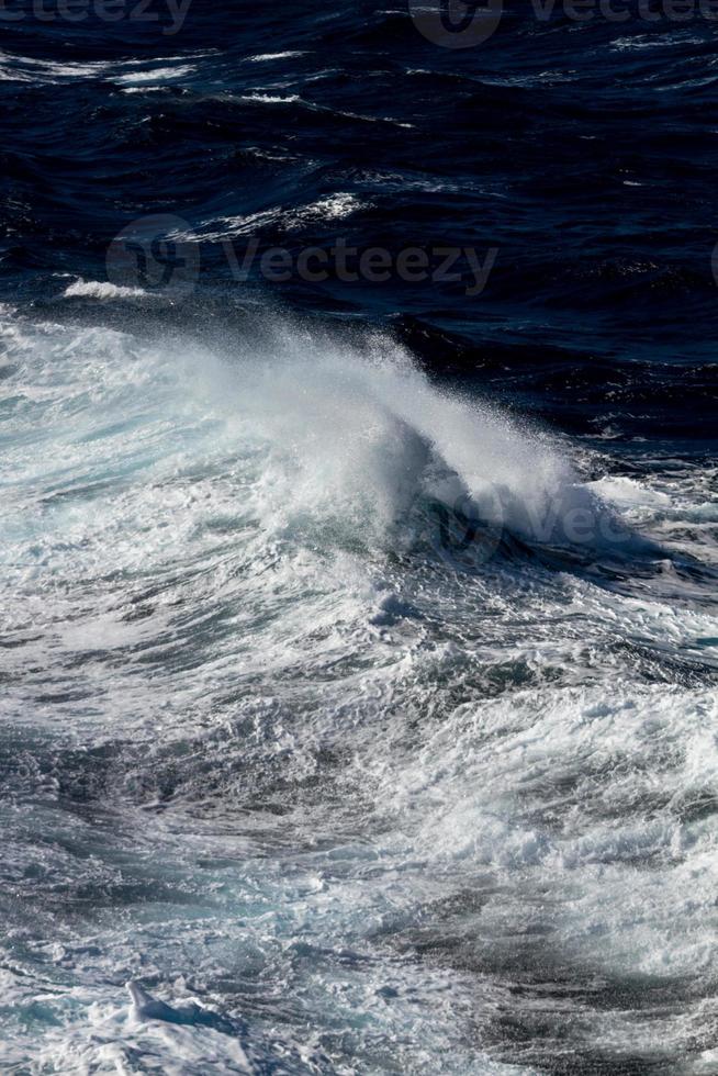 wellen im mittelmeer foto