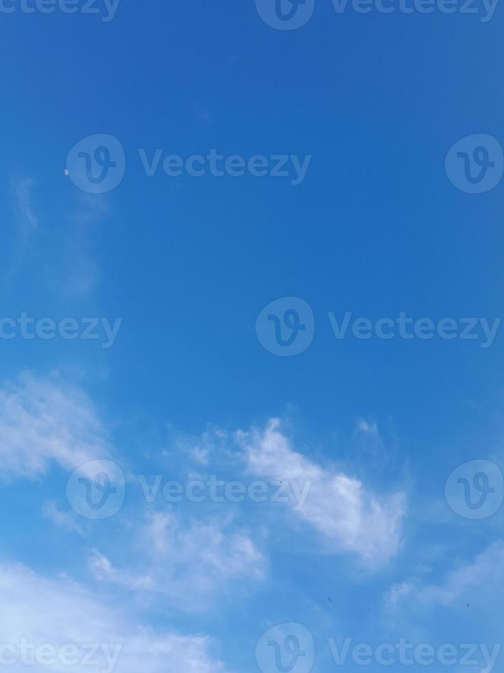natürlichen Hintergrund. Himmel mit geschwollenen Wolkenhintergrund foto