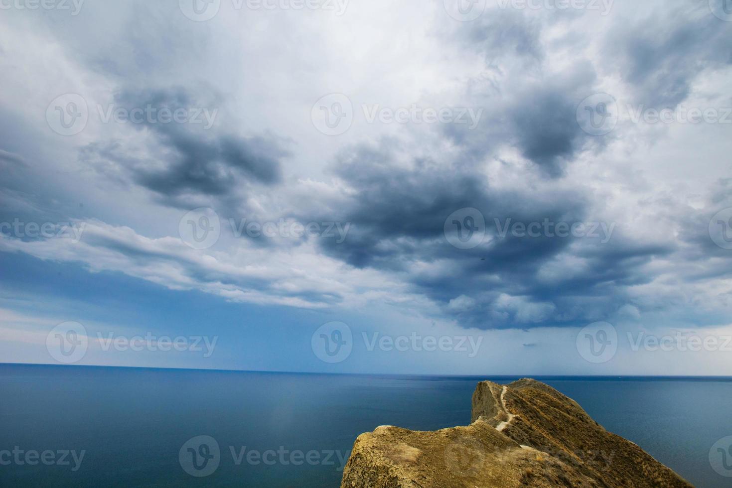 Felsen und Meer. foto