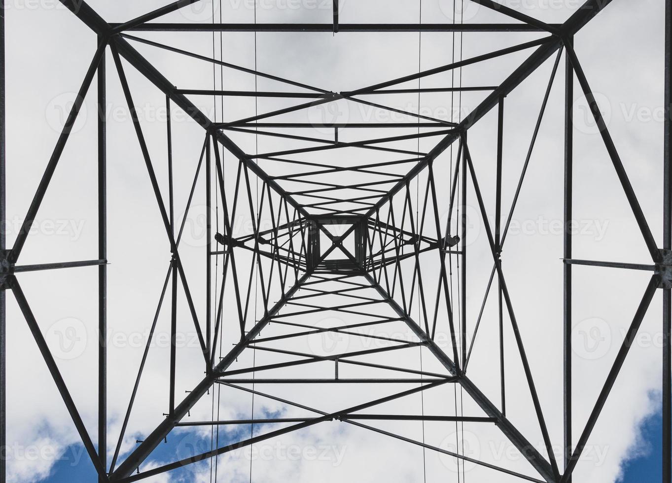stahl stromübertragungsleitung power tower abstract foto