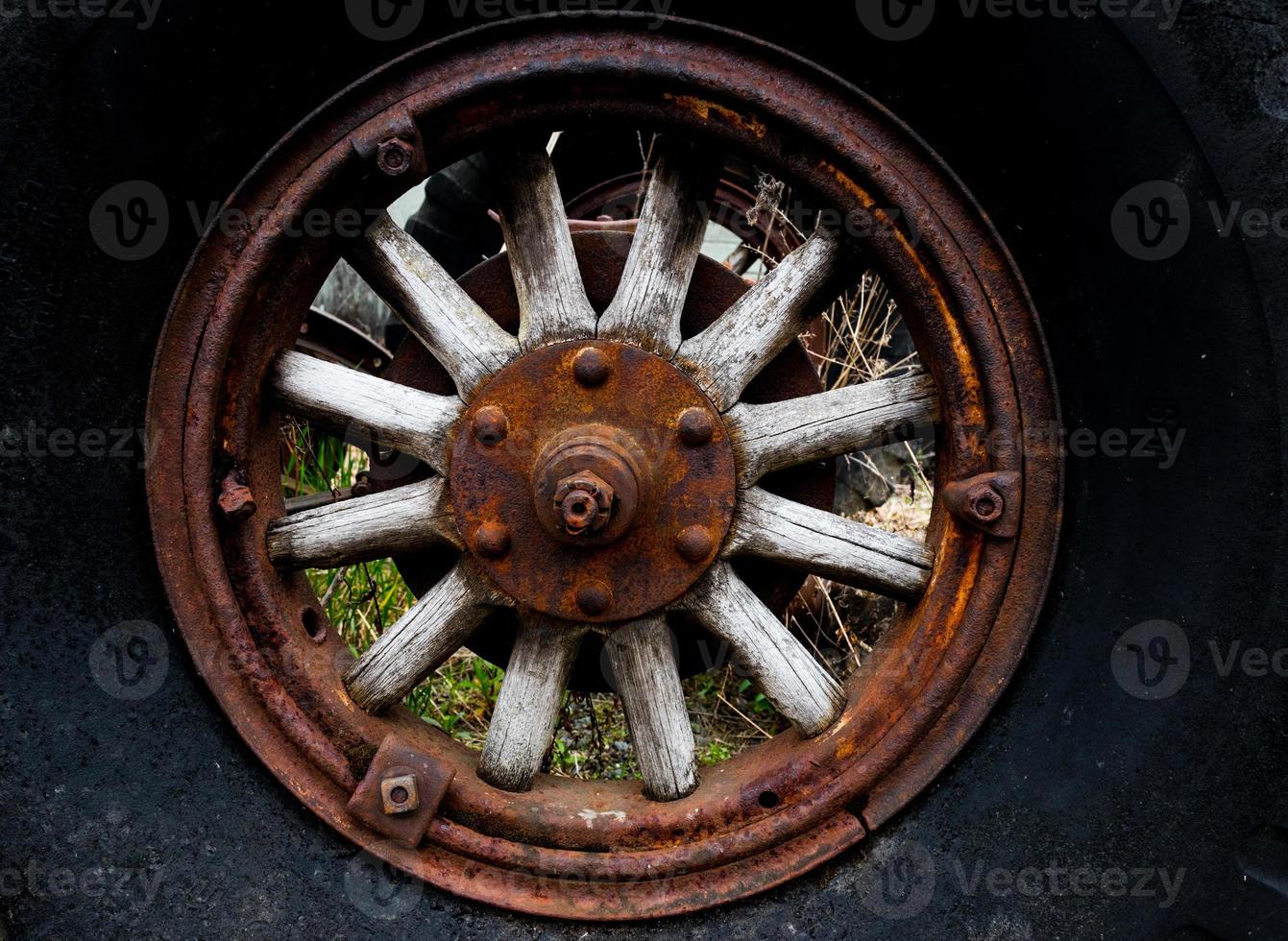 Vintage antike Automobil-Traktor-Holzradspeichen foto