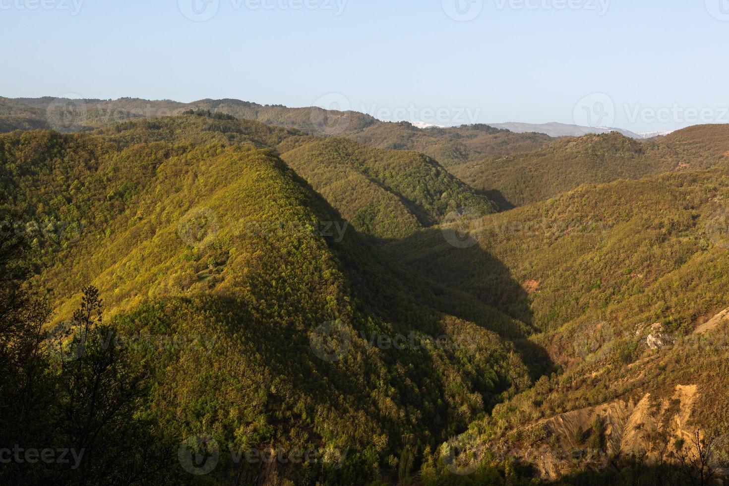 frühlingslandschaften aus den bergen griechenlands foto