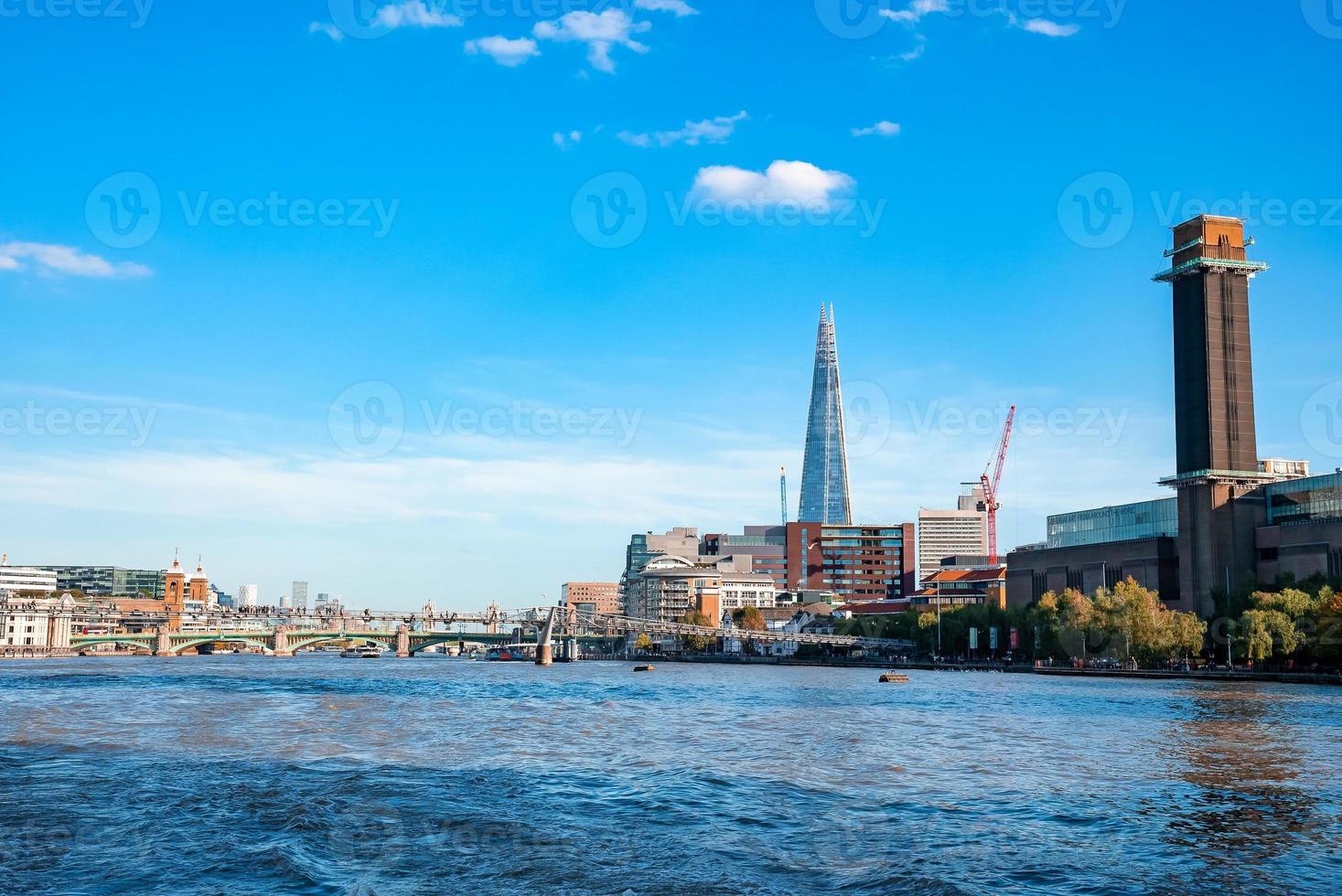 Themse in London mit schöner Landschaft herum foto