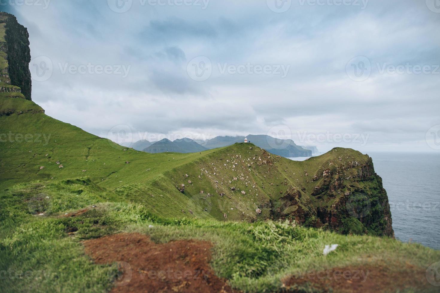 kallur leuchtturm bei trollanes auf kalsoy, färöer inseln foto