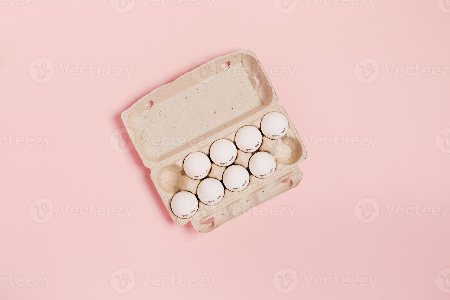 Eier auf einem rosa Hintergrund. foto
