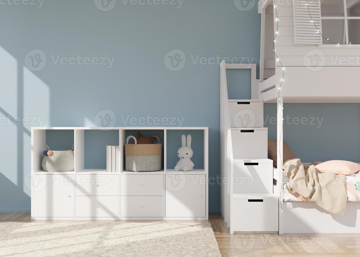 leere hellblaue wand im modernen kinderzimmer. mock-up innenraum im skandinavischen stil. Kopieren Sie Platz für Ihr Bild oder Poster. Bett, Sideboard, Spielzeug. gemütliches Zimmer für Kinder. 3D-Rendering. foto