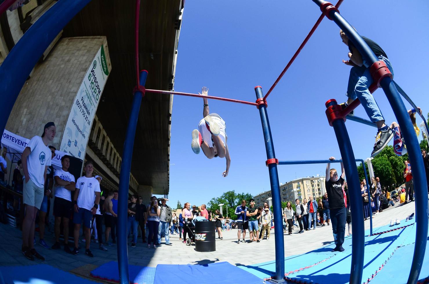 Charkiw, Ukraine - 27. Mai 2018 Street Workout Show während des jährlichen Festivals der Straßenkulturen foto