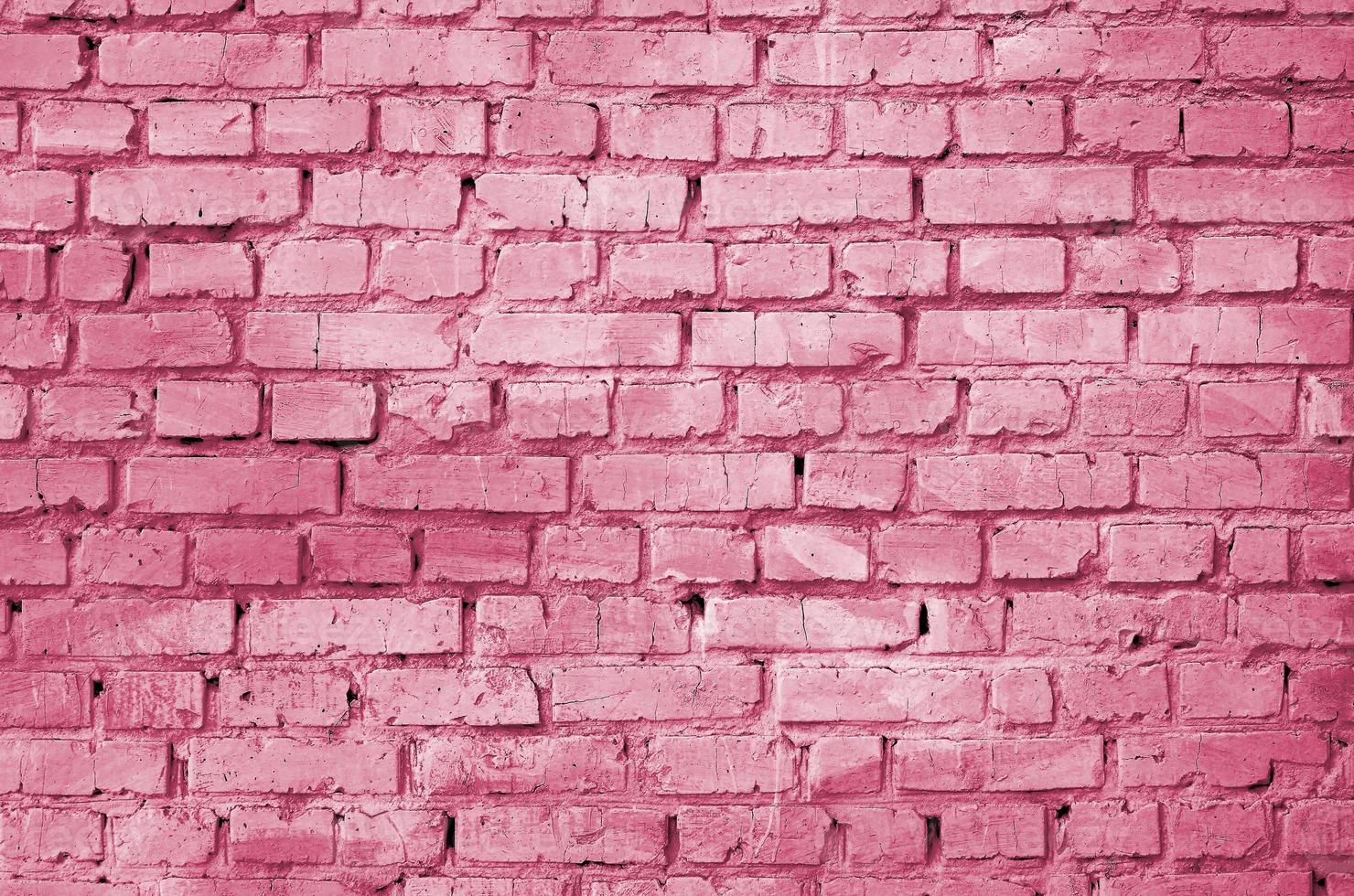 quadratische Backsteinmauer Hintergrund und Textur. gemalt in blauem Bild getönt in viva magenta, der Farbe des Jahres foto