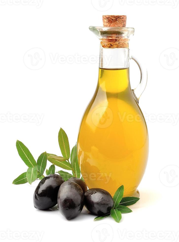 Olivenöl mit Oliven foto
